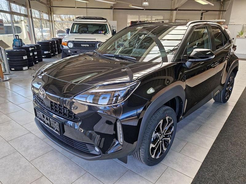 Neu Toyota Yaris Cross 131 PS (96 kW) 2025 Schwarz SUV