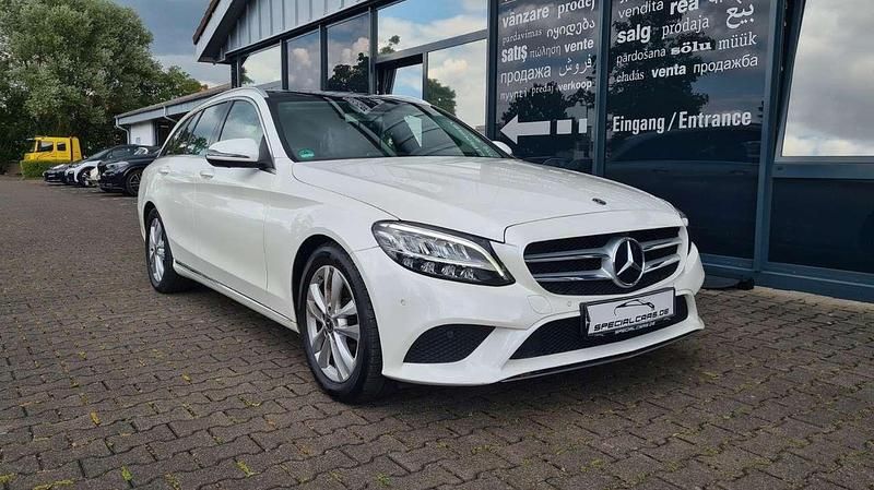 Diamantweiss metalliclack Gebraucht 2018 Mercedes C220 Avantgarde Kombi | 21.990 € (Fairer Preis) - Bild 1/4