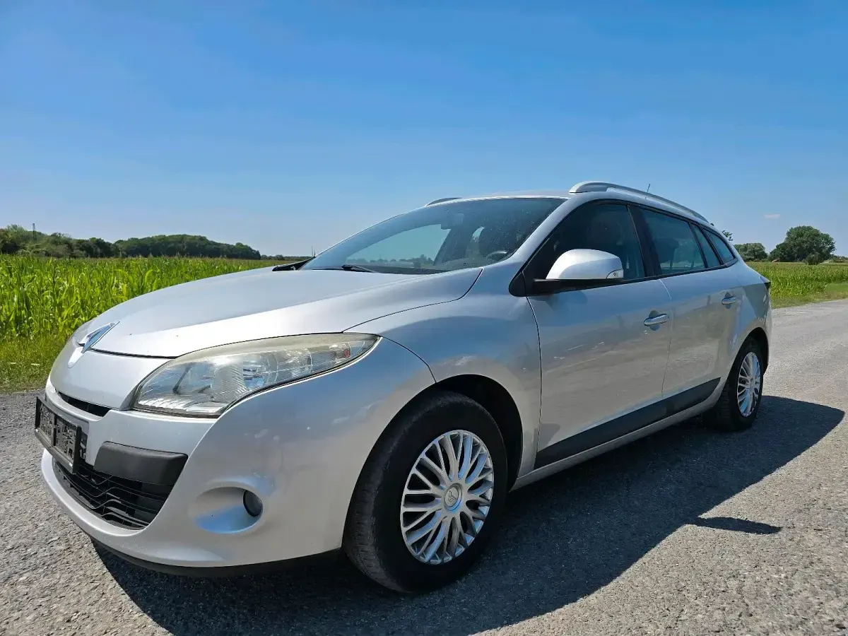 Gebraucht Renault Mégane GrandTour 106 PS (77 kW) 2010 Grau Kombi