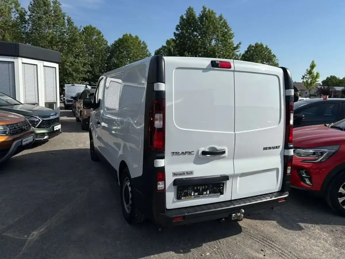 Gebraucht Renault Trafic Komfort 145 PS (106 kW) 2021 Arktisweiß Van / Kleinbus
