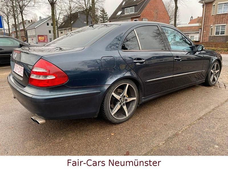 Gebraucht Mercedes E500 Avantgarde 306 PS (225 kW) 2003 Blau Limousine
