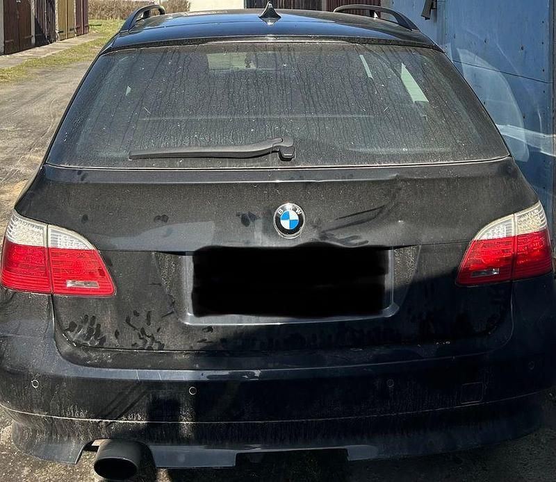Gebraucht BMW 520 163 PS (119 kW) 2008 Schwarz Kombi