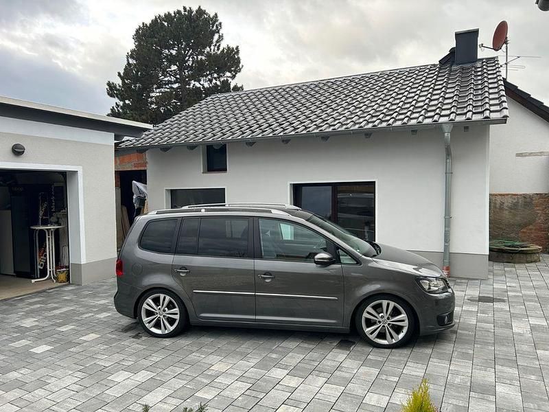 Gebraucht VW Touran Highline 140 PS (102 kW) 2011 Grau Van / Kleinbus