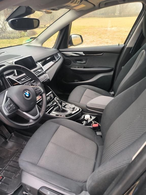 Grau Gebraucht 2019 BMW 218 Active Tourer Sport Line Van / Kleinbus | 18.000 € (Guter Preis) - Bild 1/4