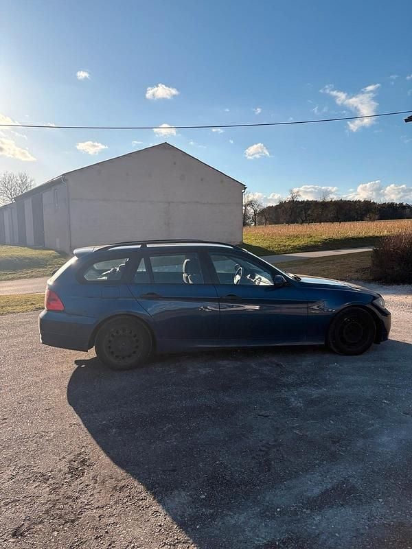 Gebraucht BMW 320 163 PS (119 kW) 2005 Blau Kombi