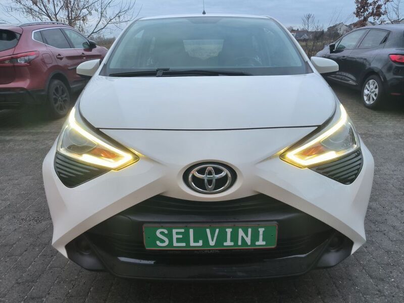 Gebraucht Toyota Aygo X-play 72 PS (52 kW) 2018 Weiß Kleinwagen
