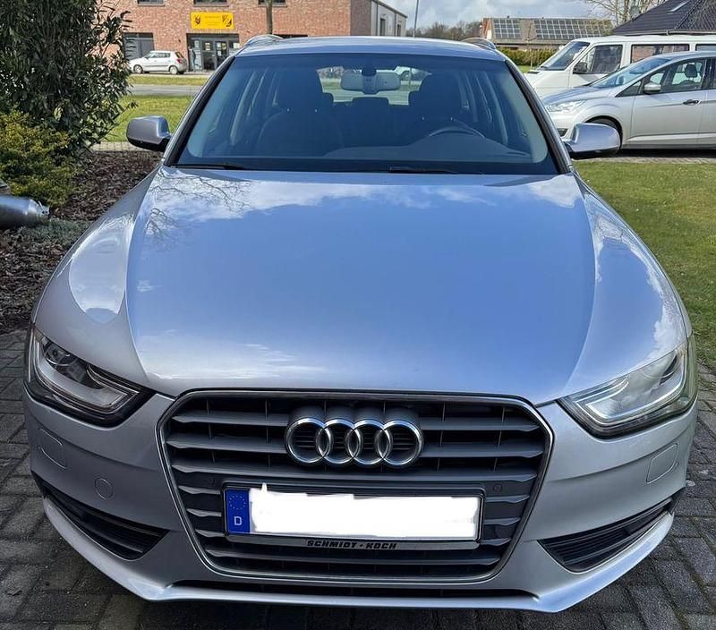 Gebraucht Audi A4 Attraction 150 PS (110 kW) 2015 Silber Limousine