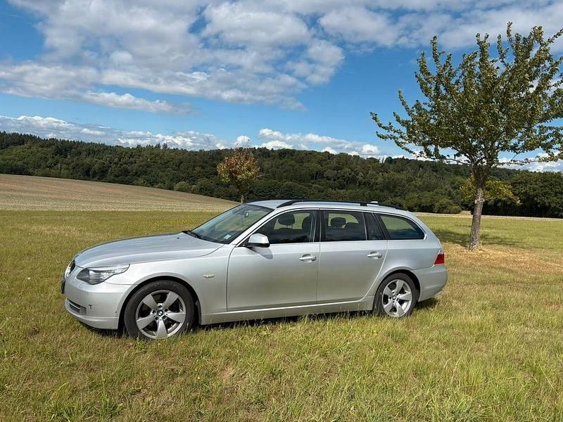 Silber Gebraucht 2009 BMW 520 Kombi | 2.900 € (Guter Preis) - Bild 1/4