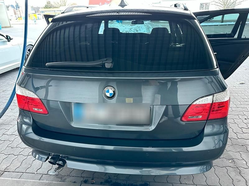 Gebraucht BMW 523 190 PS (139 kW) 2007 Grau Kombi