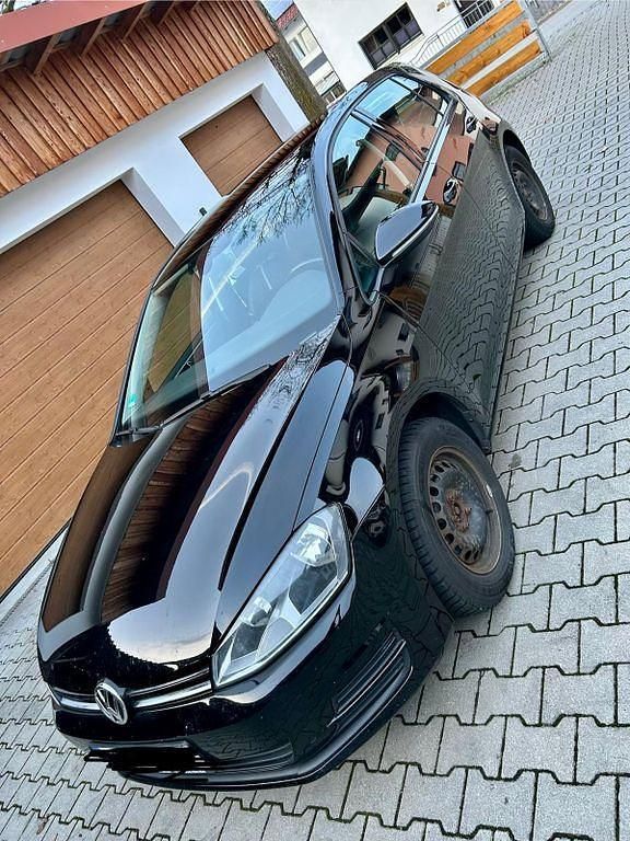 Schwarz Gebraucht 2014 VW Golf Comfortline Limousine | 11.300 € (Fairer Preis) - Bild 1/4