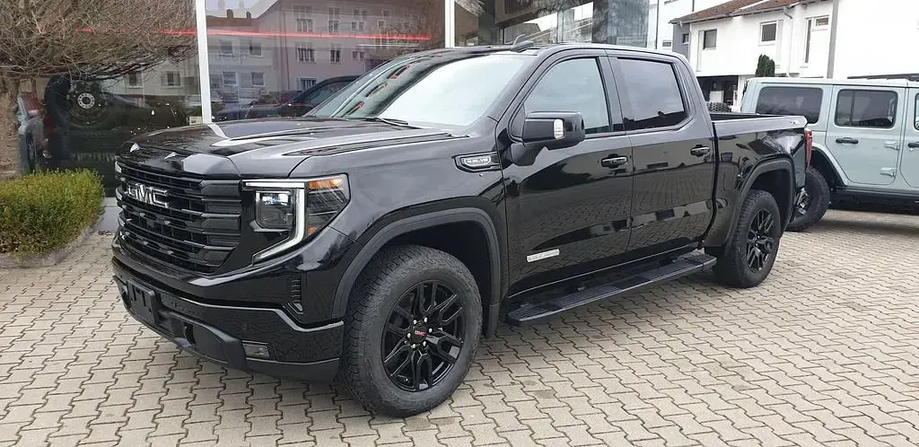 Ny GMC Sierra 360 HK (264 kW) 2025 Sort Pickup / Ladvogn