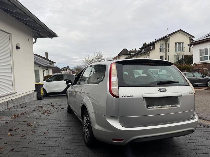 Używany Ford Focus 109 KM (80 kW) 2009 Srebrny Kombi