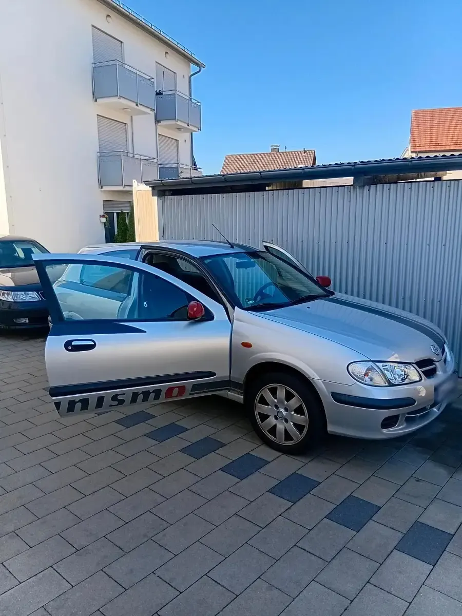 Gebraucht Nissan Almera 116 PS (85 kW) 2002 Silber Kleinwagen