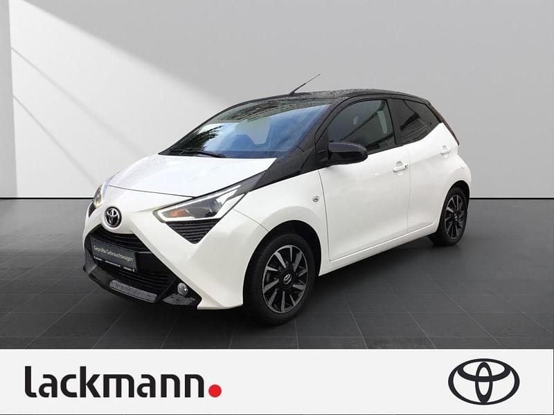Weiß Gebraucht 2021 Toyota Aygo Kleinwagen | 12.490 € (Fairer Preis) - Bild 1/4
