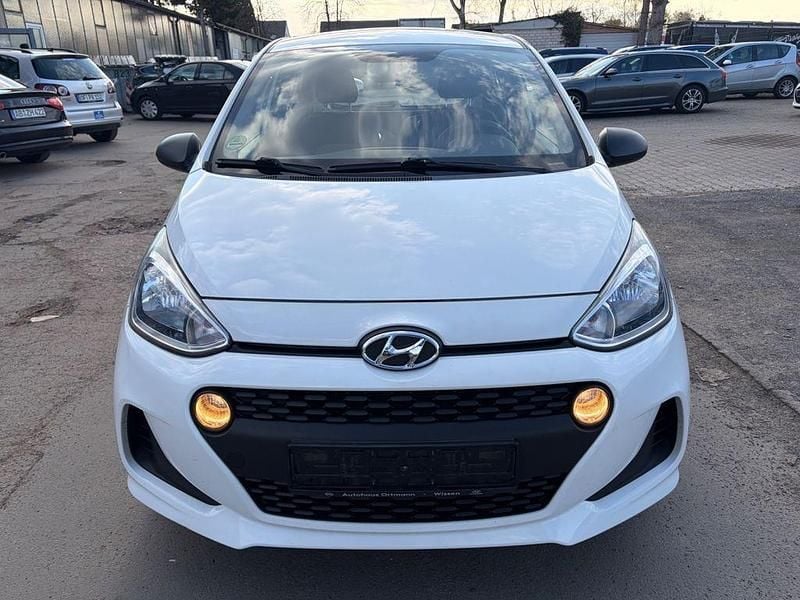Gebraucht Hyundai i10 67 PS (49 kW) 2017 Weiß Kleinwagen