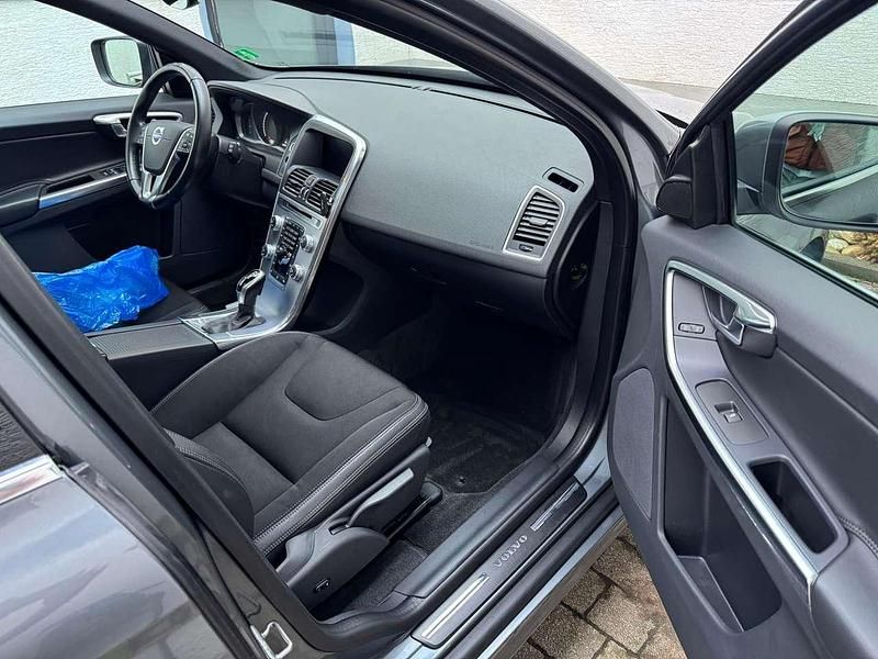 Gebraucht Volvo XC60 Momentum 190 PS (139 kW) 2016 Silber SUV