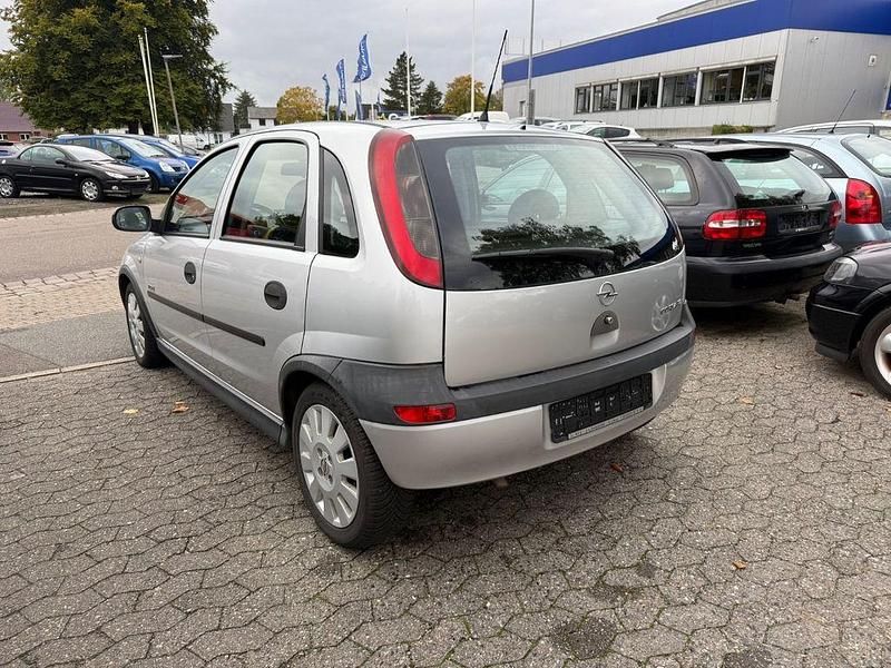Gebraucht Opel Corsa Elegance 75 PS (55 kW) 2002 Silber Limousine