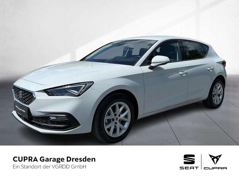 Glacial weiß metallic Neu 2025 Seat Leon Style Limousine | 29.999 € (Fairer Preis) - Bild 1/3