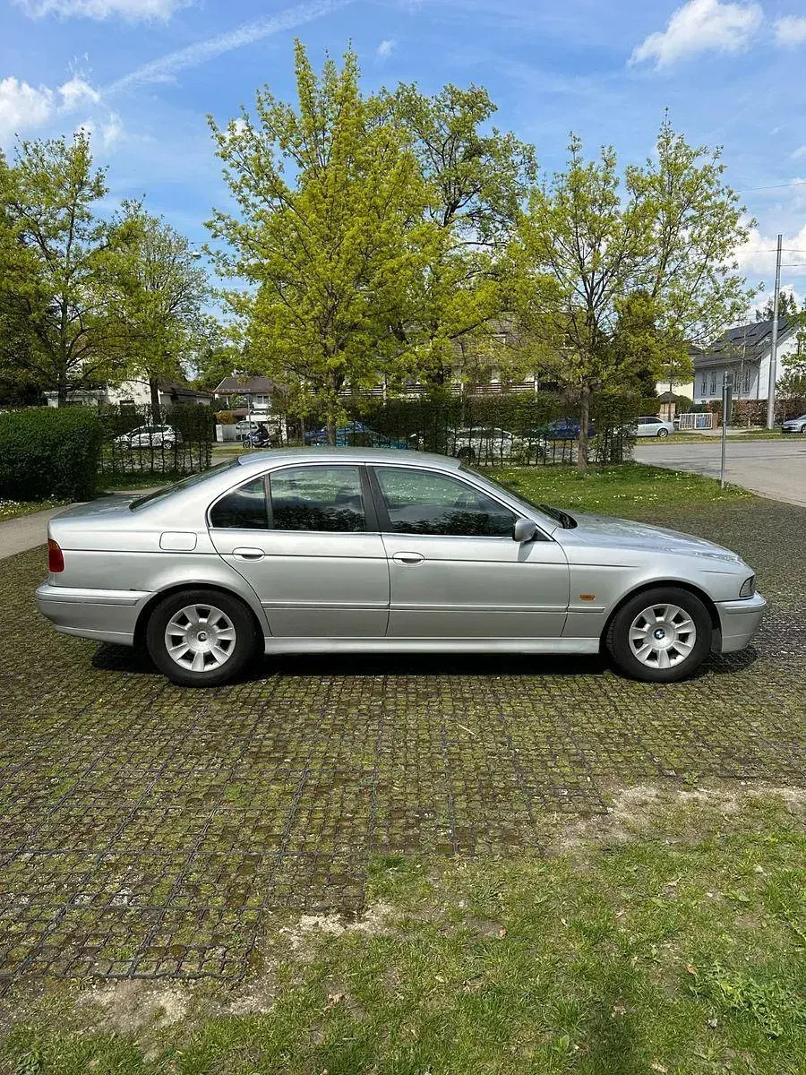 Second-hand BMW 525 192 CP (141 kW) 2001 Argintiu Berlinǎ