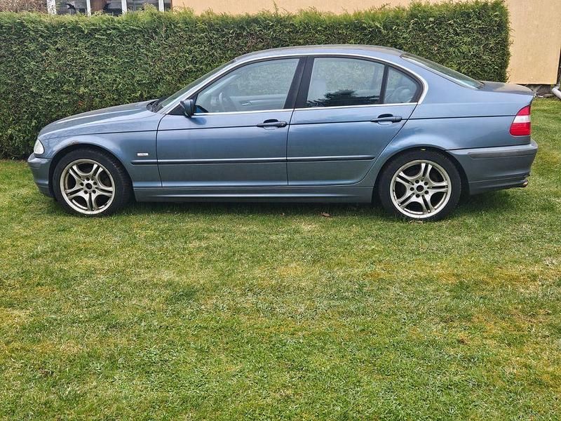 Gebraucht BMW 320 170 PS (125 kW) 2001 Blau Limousine