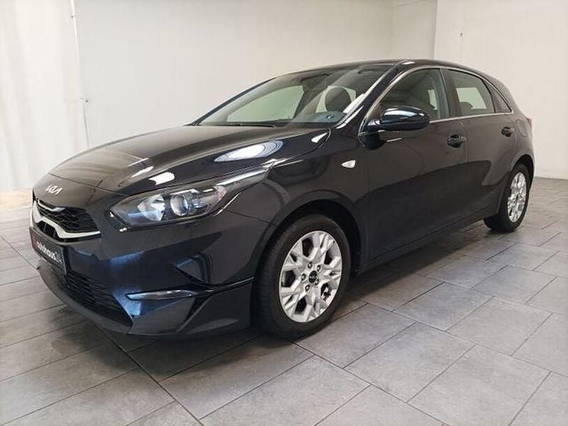 Usado Kia Ceed Vision 160 HP (117 kW) 2023 Preto Citadino