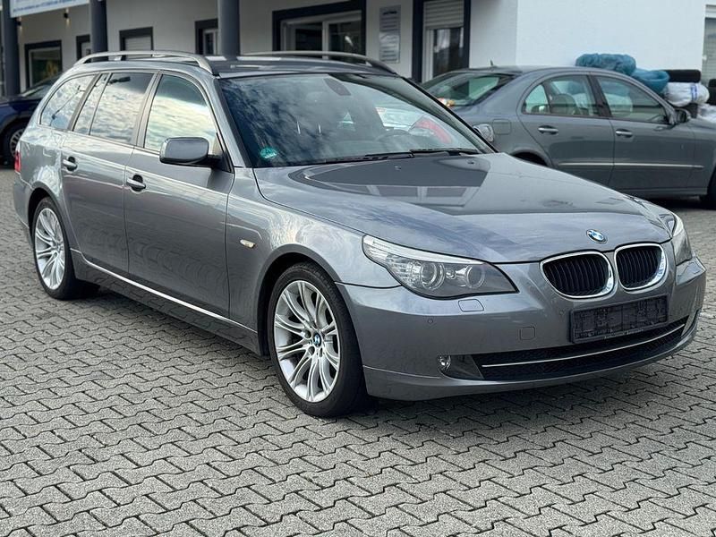 Gebraucht BMW 520 Lifestyle 170 PS (125 kW) 2009 Grau Kombi
