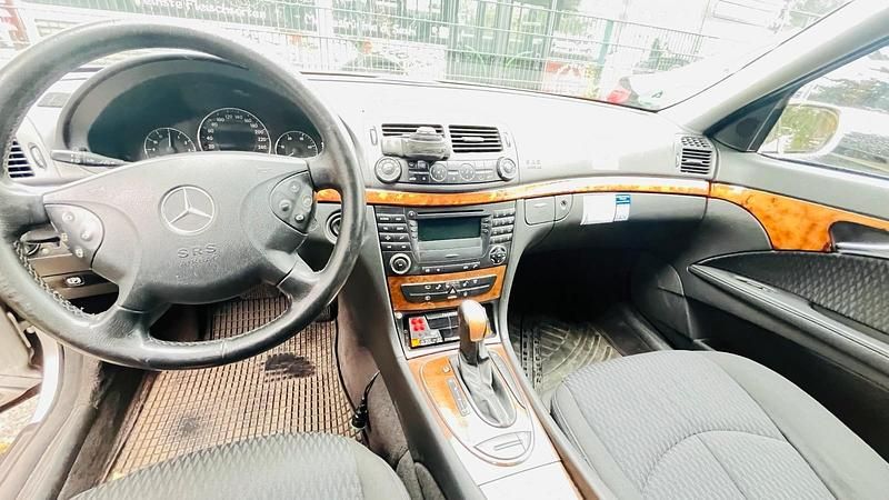Andere farben Gebraucht 2005 Mercedes E220 Limousine | 900 € - Bild 1/4