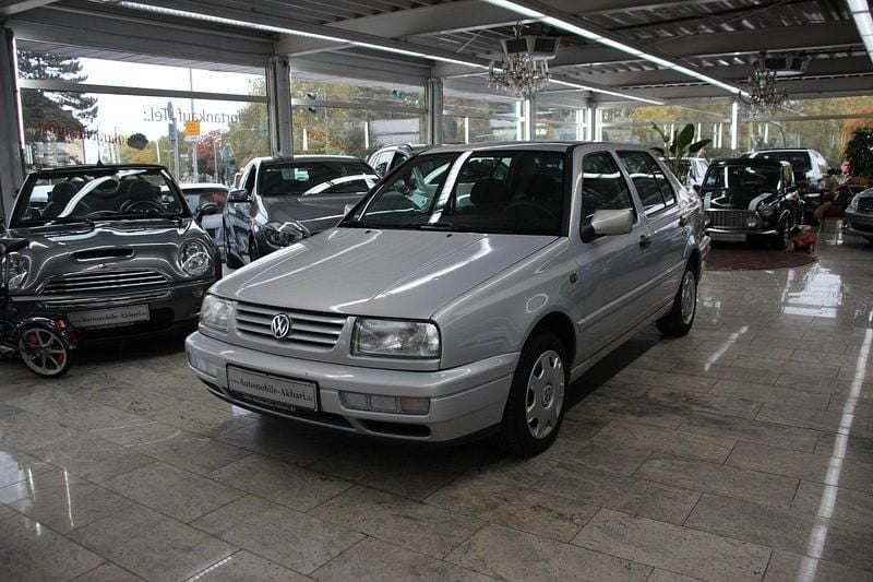 Gebraucht VW Vento 75 PS (55 kW) 1997 Grau Limousine