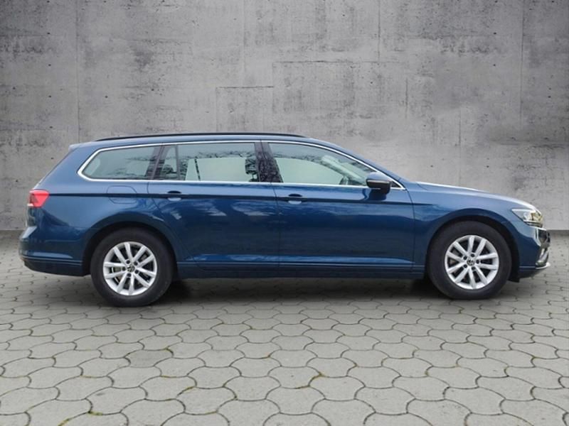 Gebraucht VW Passat Business 150 PS (110 kW) 2022 Blau Kombi