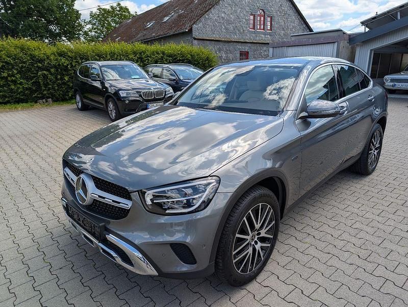 Selenitgrau metalliclack Gebraucht 2020 Mercedes GLC300e Exclusive Coupé | 38.900 € (Superpreis) - Bild 1/4