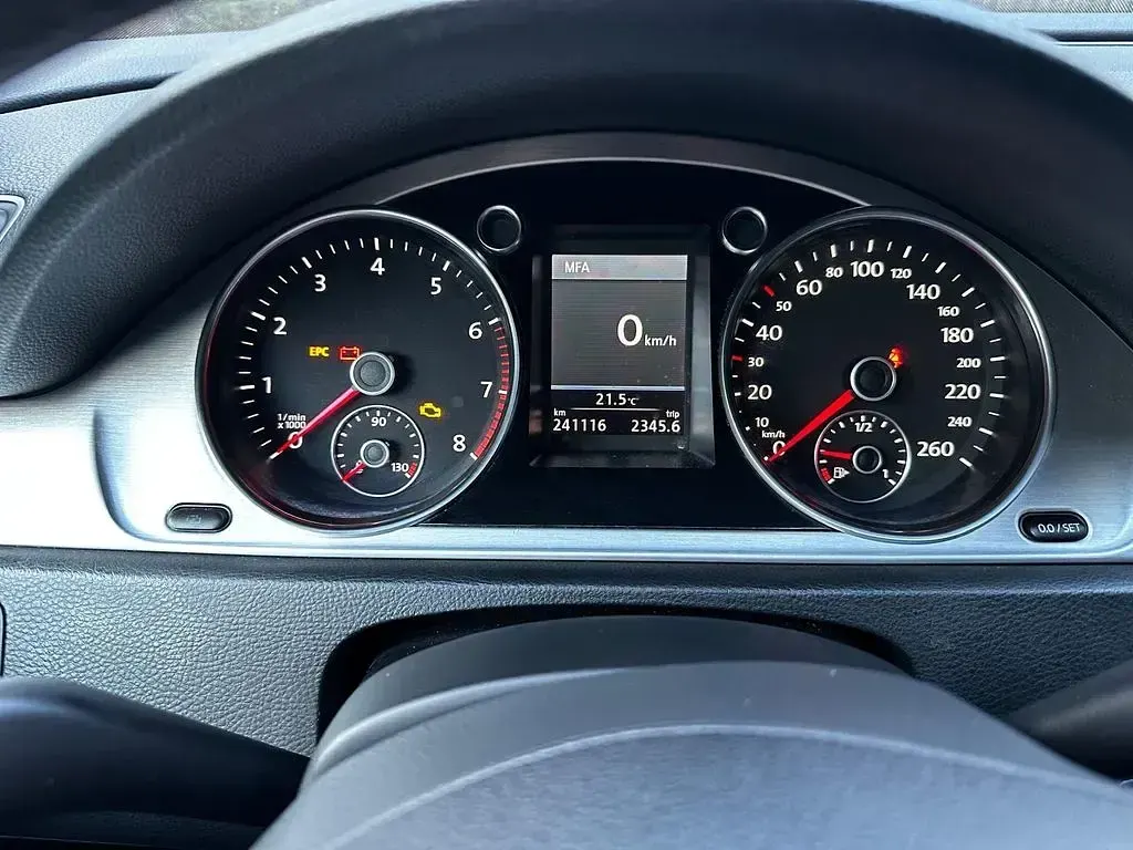 Gebraucht VW Passat Highline 160 PS (117 kW) 2011 Schwarz Kombi