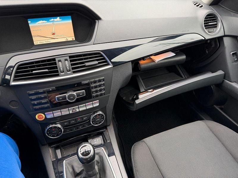 Gebraucht Mercedes C180 156 PS (114 kW) 2011 Silber Limousine