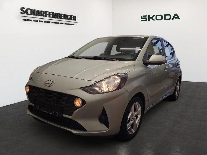 Silber Gebraucht 2023 Hyundai i10 Trend Kleinwagen | 14.850 € (Fairer Preis) - Bild 1/4