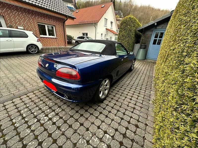 Gebraucht MG F 145 PS (106 kW) 2001 Blau Cabrio