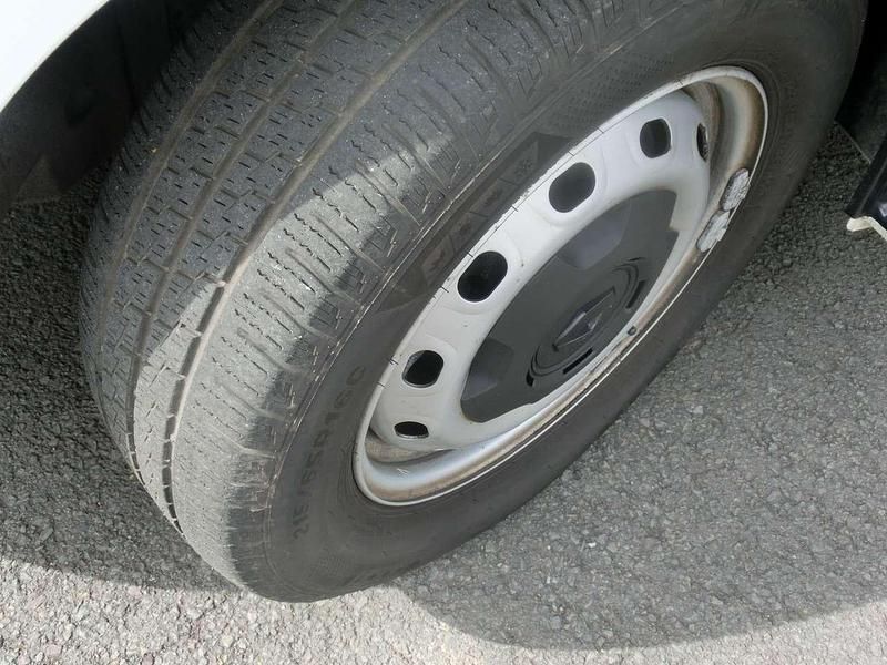 Gebraucht Renault Trafic Komfort 110 PS (80 kW) 2023 Mineral  weiß Van / Kleinbus