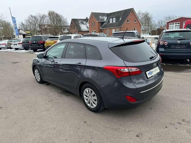 Gebraucht Hyundai i30 110 PS (80 kW) 2017 Grau Kombi