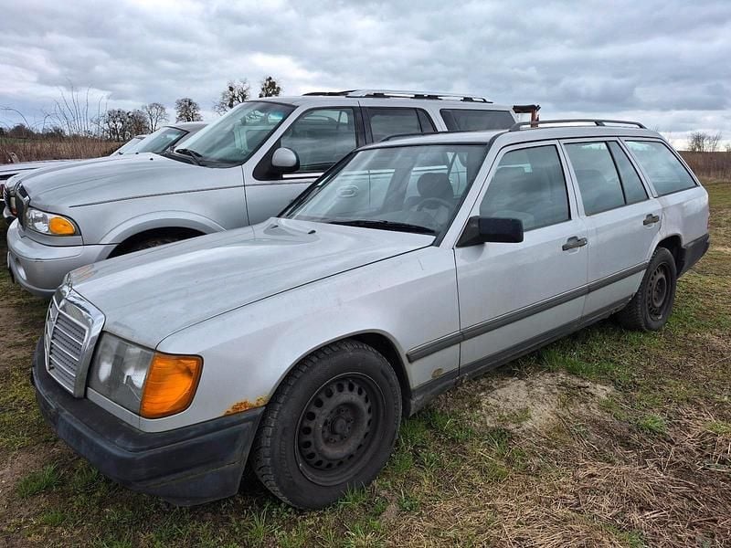 Gebraucht Mercedes E230 132 PS (97 kW) 1988 Silber Kombi