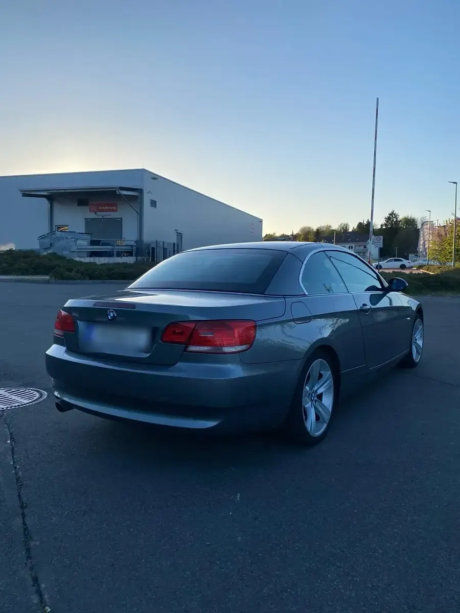 Gebraucht BMW 320 Cabriolet 170 PS (125 kW) 2009 Grau Cabrio