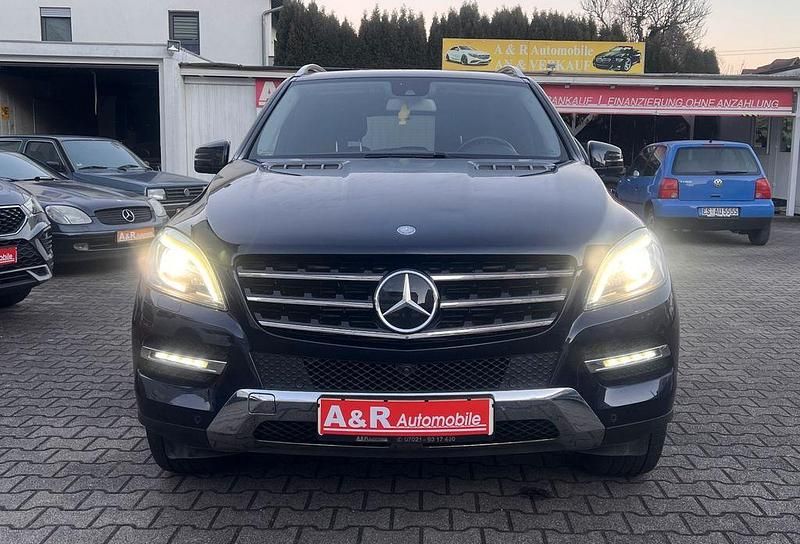 Gebraucht Mercedes ML350 258 PS (189 kW) 2014 Blau SUV