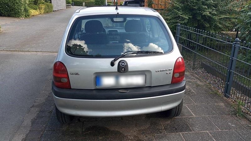 Gebraucht Opel Corsa Edition 54 PS (39 kW) 2000 Silber Kleinwagen