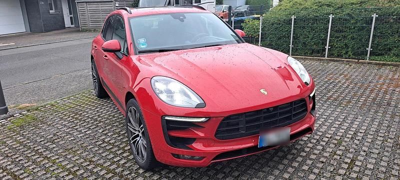 Rot Gebraucht 2018 Porsche Macan SUV | 42.500 € (Superpreis) - Bild 1/4