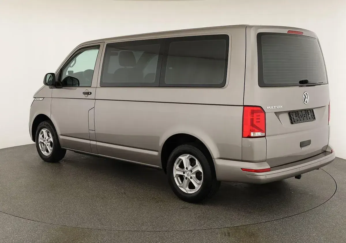 Gebraucht VW Multivan Trendline 150 PS (110 kW) 2021 Mojave beige metallic Van / Kleinbus