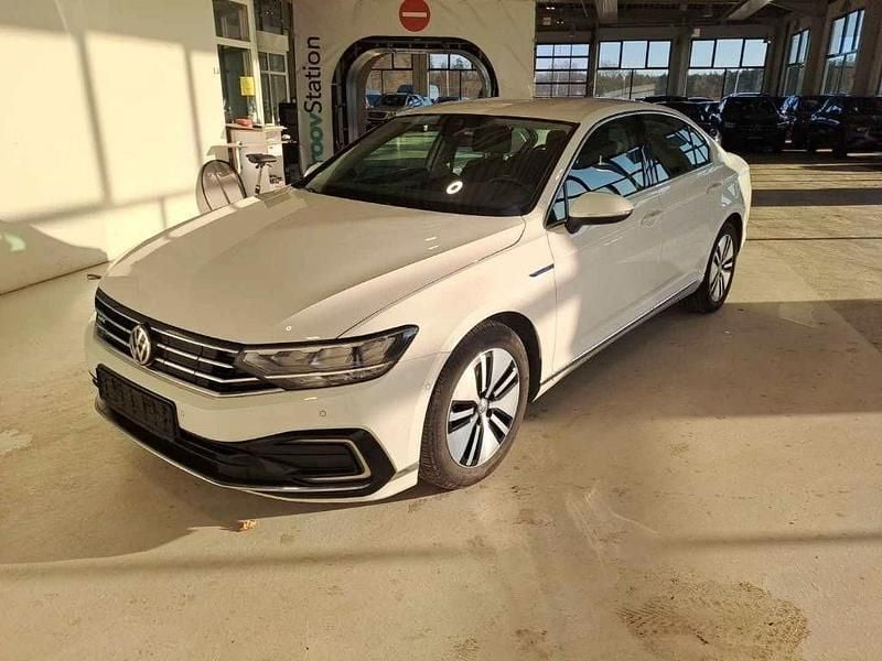 Weiß Gebraucht 2020 VW Passat GTE Limousine | 17.400 € (Guter Preis) - Bild 1/4