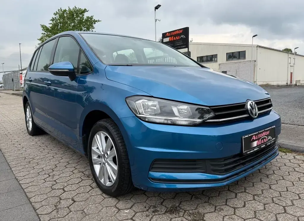 Gebraucht VW Touran Trendline 110 PS (80 kW) 2018 Blau Van / Kleinbus