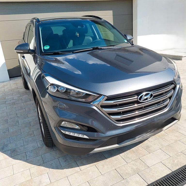 Grau Gebraucht 2017 Hyundai Tucson Premium SUV | 16.400 € (Fairer Preis) - Bild 1/4