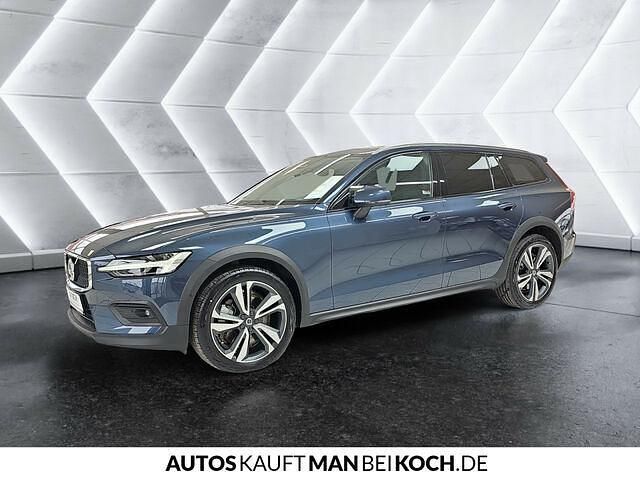 Gebraucht Volvo V60 CC Ultimate 250 PS (183 kW) 2024 Blau Kombi