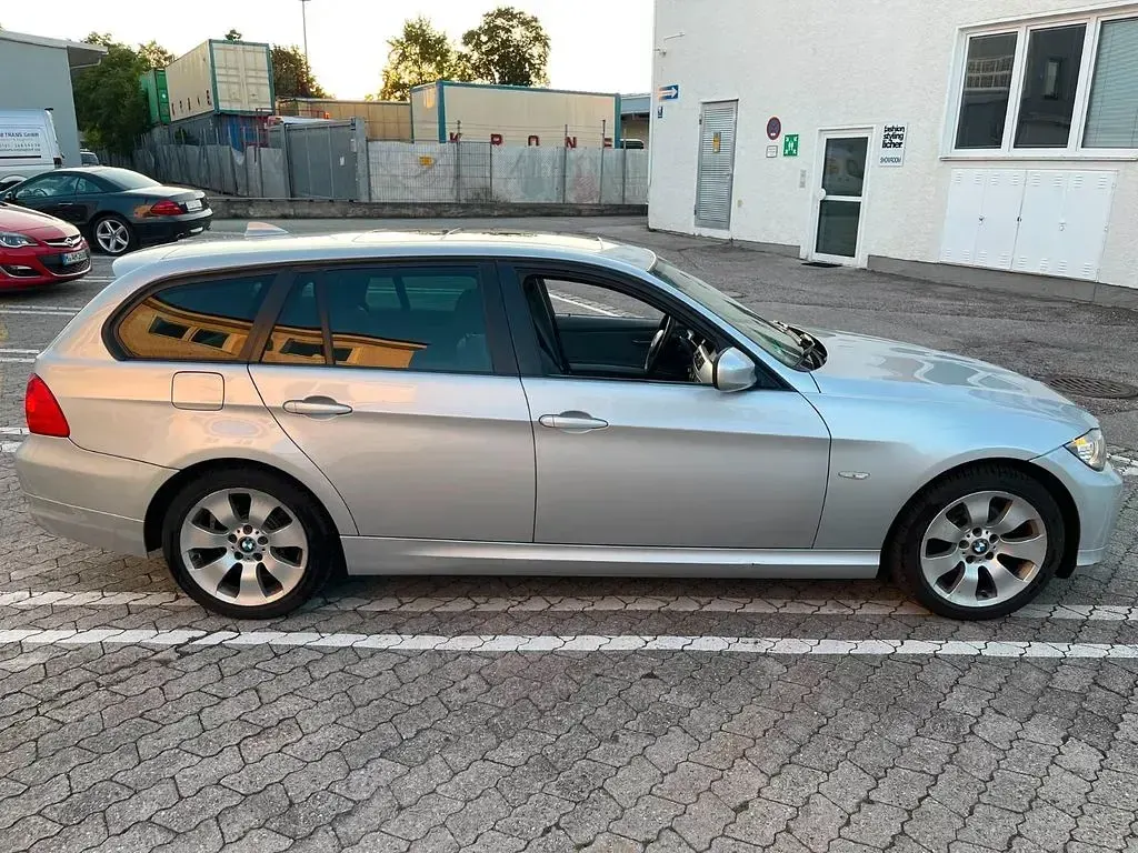 Gebraucht BMW 320 170 PS (125 kW) 2010 Grau Kombi
