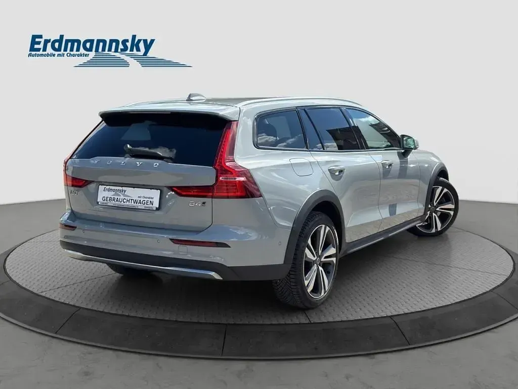 Gebraucht Volvo V60 CC Plus 197 PS (144 kW) 2024 Grau Kombi