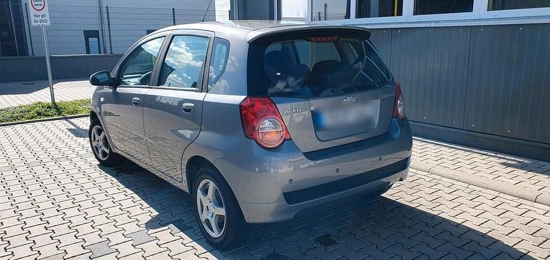 Gebraucht Chevrolet Aveo 84 PS (61 kW) 2009 Silber Kleinwagen