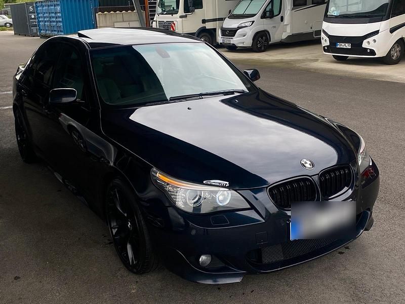 Schwarz Gebraucht 2009 BMW 525 M Sport Limousine | 13.499 € - Bild 1/4